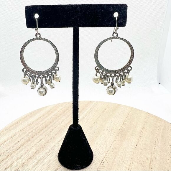 Faux Pearl hammered silver tone hoop dangle drop earrings - Picture 1 of 4